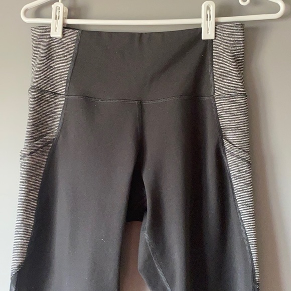 Old navy Active High Rise Leggings with Pockets - Picture 1 of 9